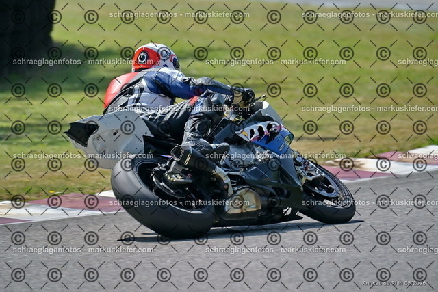 26BT02-1410 | markuskiefer.com - Realisiert mit Pictrs.com