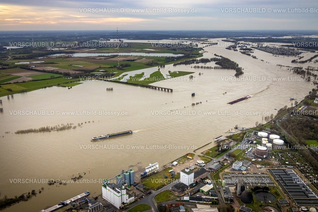 Wesel231203802 | Luftbild vom Weihnachtshochwasser 2023 am Rhein, der Rhein tritt nach starken Regenfällen über die Ufer,  , Wesel, Ruhrgebiet, Niederrhein, Nordrhein-Westfalen, Deutschland