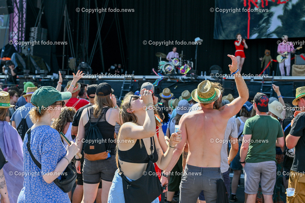 Lido Sounds Festival Linz 2024_ 28.06.2024-18 | 28.06.2024, Linz, AUT, Lido Sounds Festival Linz 2024, im Bild Besucher, Menschen, Musik, Festival