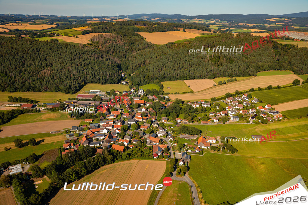 Das Luftbild zeigt : Gössenreuth Himmelkron - Die Luftaufnahme wurde 2024 vom UL-Flugzeug aus erstellt ( keine Drohne ) - Hochauflösende Luftaufnahme - Für grossformatige Ausdrucke geeignet. Die Geschenkidee !Mit Lizenz und Bildrechte bestellbar