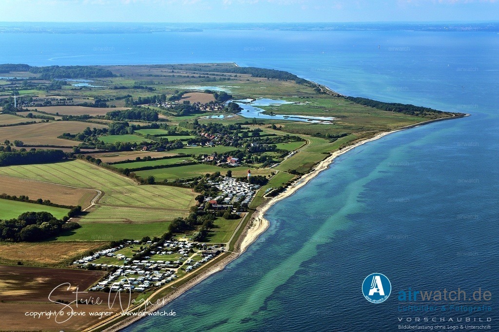 Geltinger Birk Luftbild - Die Landschaft der Geltinger Birk | Die Landschaft der Geltinger Birk ist geprägt durch Wasserflächen wie das Geltinger Noor, Strandseen, Sümpfe, Wälder, Salzwiesen, Dünen, Strand und Nehrungshaken. Die Fläche umfasst auch an das Land grenzende Flachwasserbereiche mit Seegraswiesen.