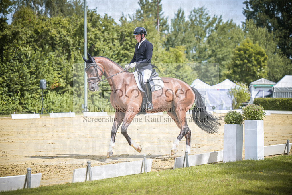 DOS_0714 | Entdecke hochwertige Reitturnierfotos von Foto Oger. Professionell, emotional und authentisch – jetzt Lieblingsmomente im Shop bestellen. - Realisiert mit Pictrs.com