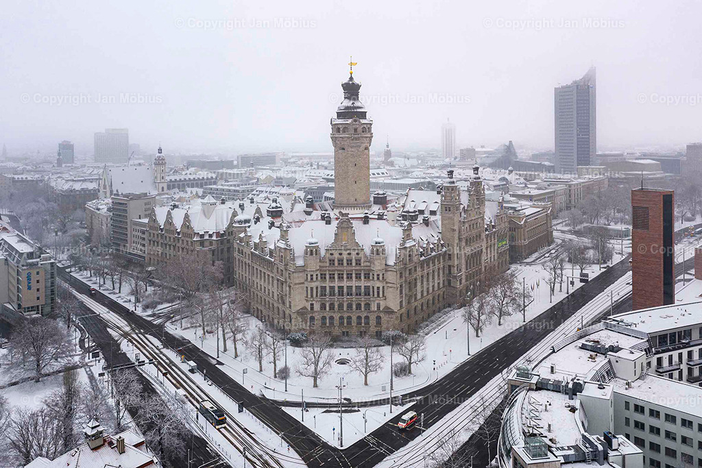 Neue Rathaus Leipzig | Das Neue Rathaus Leipzig beeindruckt mit monumentaler Architektur, historischem Flair und zentraler Lage. Es zählt zu den markantesten Wahrzeichen der Stadt und ist ein beliebter Fotospot - Realisiert mit Pictrs.com