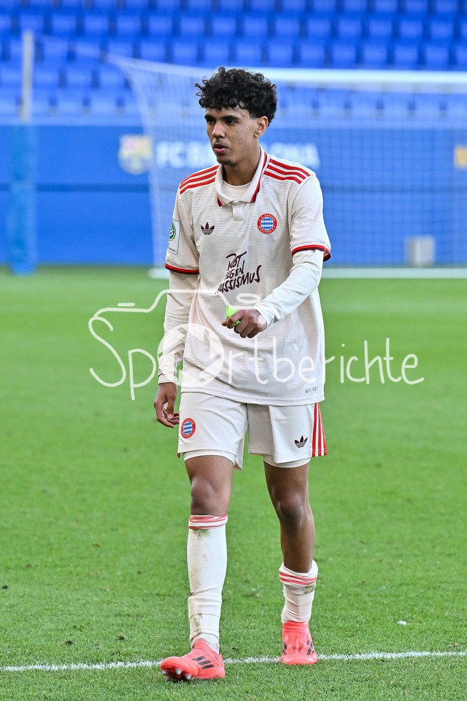 FC Barcelona U19 - FC Bayern München U19 | ein enttaeuschter Adam AZNOU (FCB #3) nach der Niederlage in Barcelona / Traurig / UEFA Youth League: FC Barcelona U19 - FC Bayern München U19, Estadi Johan Cruyff am am 23.10.2024 / Freisteller / Einzelfoto
