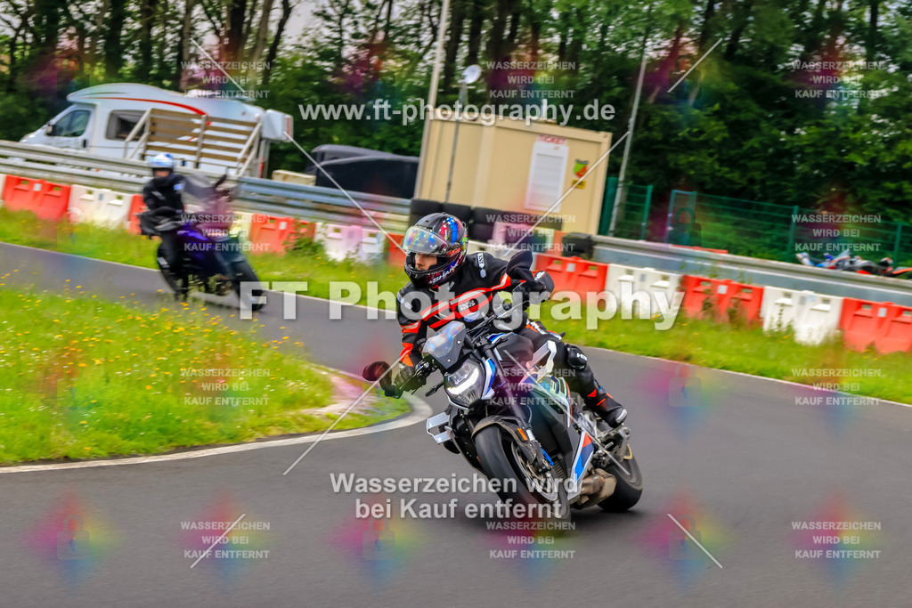 VBK-6329 | Hier findet Ihr Bilder von Touristenfahrten auf der Nürburgring Nordschleife oder von anderen Veranstaltungen die ich besucht habe. Viel Spass beim Durch Schauen 