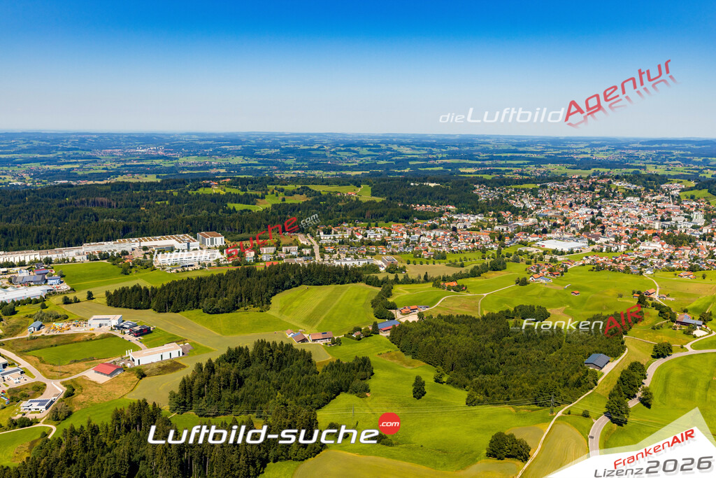 Luftaufnahme von Lindenberg im Allgäu - Die Luftaufnahme wurde 2025 vom UL-Flugzeug heraus erstellt ( keine Drohne ) - Hochauflösende Luftaufnahme - für professionelle Ausdrucke geeignet. Die Geschenkidee !Mit Lizenz und Bildrechte bestellbar