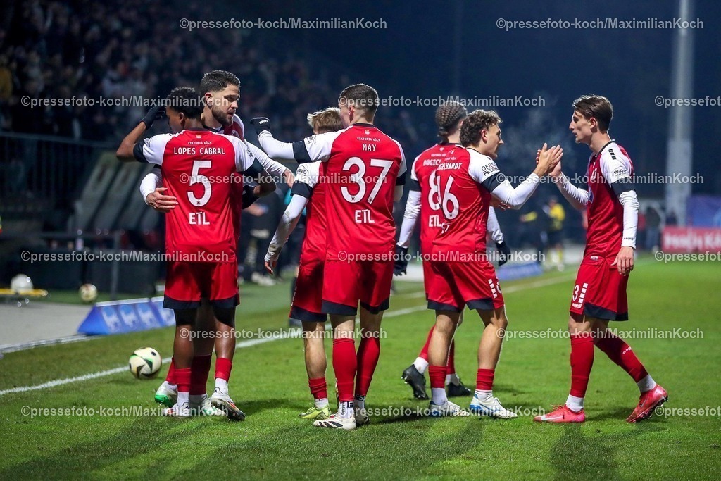 FCVK14022501075 | 14.02.2025, Fußball, FC Viktoria Köln – Alemannia Aachen, 3.Liga, Sportpark Höhenberg, Saison 2024 2025: Torjubel nach dem 2:1 durch Torschütze Lex-Tyger Lobinger (Viktoria Köln #9)DFB regulations prohibit any use of photographs as image sequences and or quasi-video.