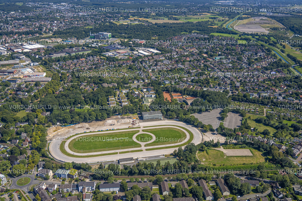 Dinslaken240803204 | Luftbild, ehemalige Trabrennbahn Dinslaken mit Abrissarbeiten und Baustelle für ein neues Wohnquartier, Bärenkampallee, Dinslaken, Ruhrgebiet, Nordrhein-Westfalen, Deutschland