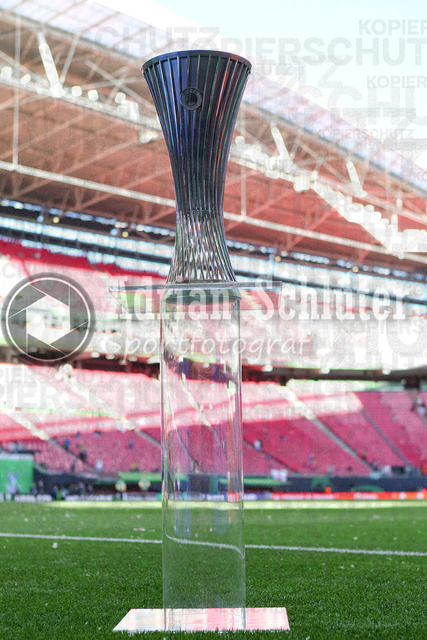 27.05.2026, EUR, Fussball, Herren, Conference League Finale, Saison 2025/2026, Crytsal Palace F.C. - Rayo Vallecano de Madrid | der Conference League Pokal