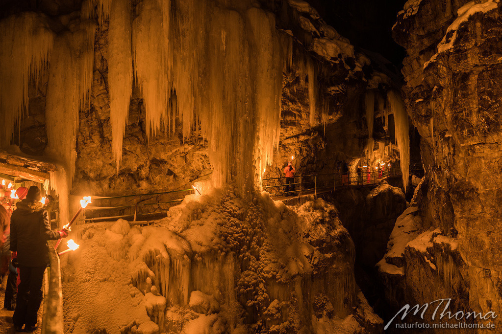 Fackelwanderung Breitachklamm | Dies ist der Online-Shop von naturfoto.michaelthoma.de. Ich bin leidenschaftlicher Naturfotograf und fotografiere von der Andromedagalaxie bis zum Zwergtaucher, von der Ameise bis zum Orionnebel alles was mit Natur zu tun hat. Hier kann eine Auswahl meine - Realisiert mit Pictrs.com