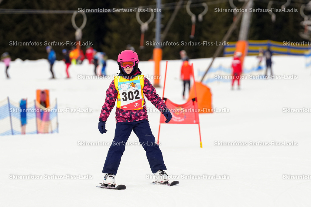 SRF_02.01.2026_0453 | Skirennfotos,Serfaus,Fiss,Ladis,Kinderskirennen,Winter,Tirol,Oberland,skirace,SFL,feelfree,weil wir's genießen,ski,Ski,skifahren,Sonnenplateau, - Realisiert mit Pictrs.com
