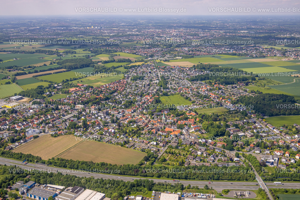 Hamm220504216 | Luftbild, Kirchturm Renovierung  der kath. Kirche St. Regina mit Ortsansicht Rhynern, Hamm, Ruhrgebiet, Nordrhein-Westfalen, Deutschland