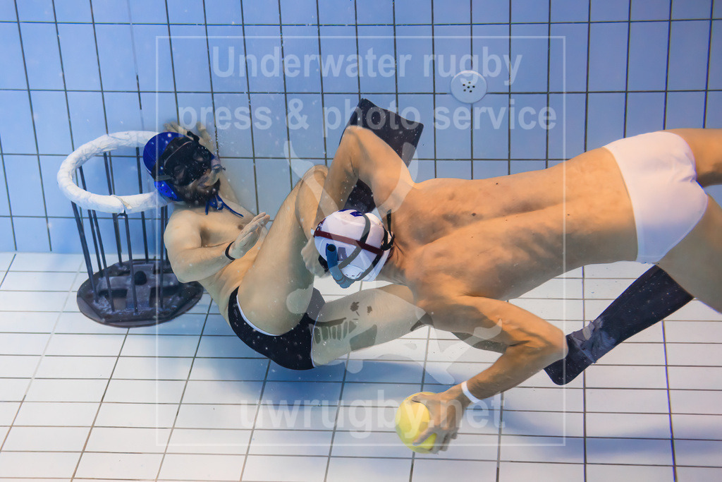 Underwater rugby action press picture | Bamberg, Germany - March 04 2023: Underwater rugby training camp of the Tauchclub Bamberg together with the Austrian national team. - Realisiert mit Pictrs.com