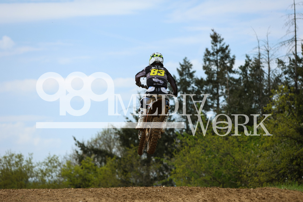 5E6A0140 | 989 MEDIAWORK