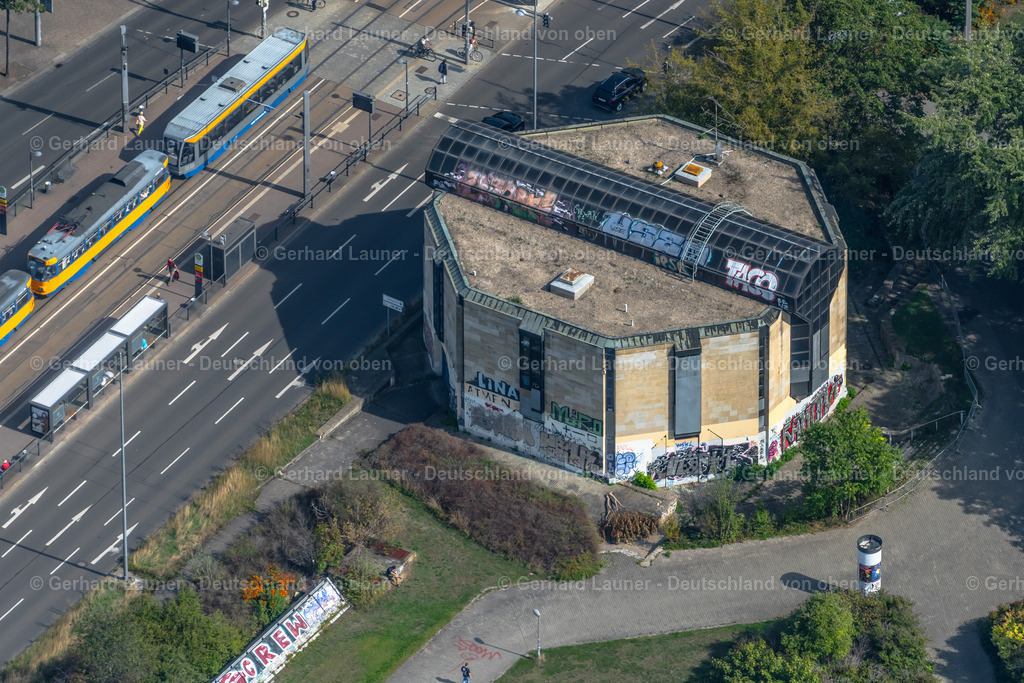 4039475 | LEIPZIG 14.09.2020 Gebäude- Ruine des leerstehenden Bauwerkes am Roßplatz im Ortsteil Zentrum-Süd in Leipzig im Bundesland Sachsen, Deutschland. // Ruin of vacant building on Rossplatz in the district Zentrum-Sued in Leipzig in the state Saxony, Germany. Foto: Gerhard Launer
