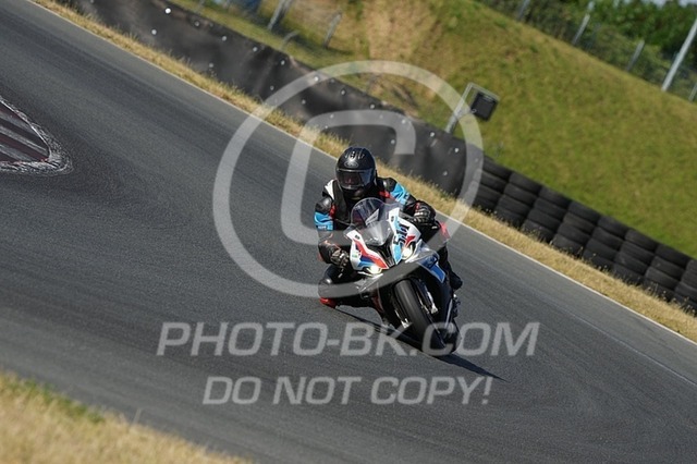 2025_06_19_PBK_17082 | Sportfotografie; SlowMotion; Video; Rennstrecke; Hafeneger; Speer; Racing; RSE; BMW; CBO; Trackday; Motorsportarena; Hockenheimring; Brno; Most; Barcelona; Valencia