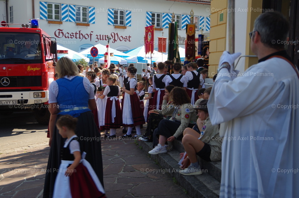IMGP3906 | fotografiert von Axel PollmannLeonhardi Wallfahrt Benediktbeuern und Murnau, Fronleichnam, Fasching, Landschaft im Loisachtal und Benediktbeuern  - Realisiert mit Pictrs.com