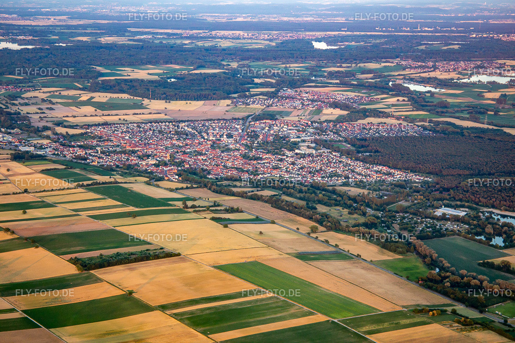 Ortsansicht von Nordwesten | Luftbild: Ortsansicht von Nordwesten in Rülzheim im Bundesland Rheinland-Pfalz in Deutschland. Foto: IMG_137273.jpg vom 24.06.2023 durch ©2025 Werner Riehm fly-foto.de/copyright - Realisiert mit Pictrs.com