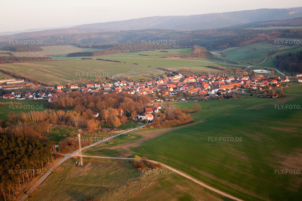 Luftbild: Ortsansicht von Süden im Ortsteil Bittstädt in Amt Wachsenburg im Bundesland Thüringen in Deutschland. Foto: IMG_25813.jpg vom 17.04.2010 durch Werner Riehm/FLY-FOTO.de