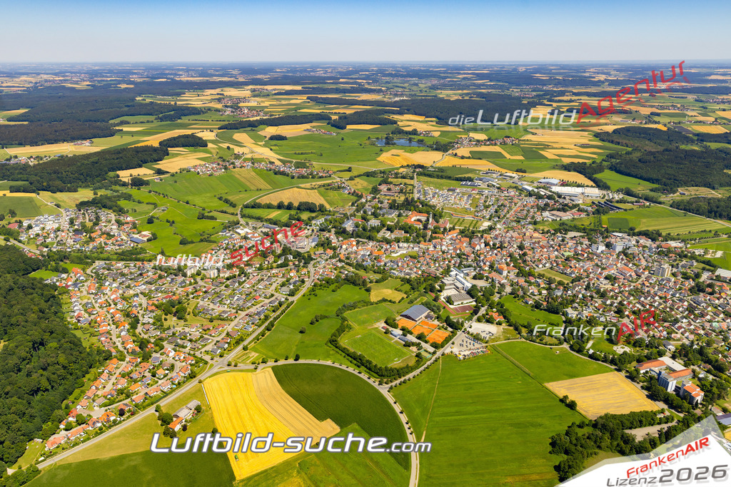 Aktuelles Luftbild von  Bad Schussenried - Die Luftaufnahme wurde 2022 mittels UL-Flugzeug erstellt ( keine Drohne ) - hochauflösende Kamera-Systeme von  Canon -Beste Qualität - Für grossformatige Ausdrucke geeignet. Die Geschenkidee !