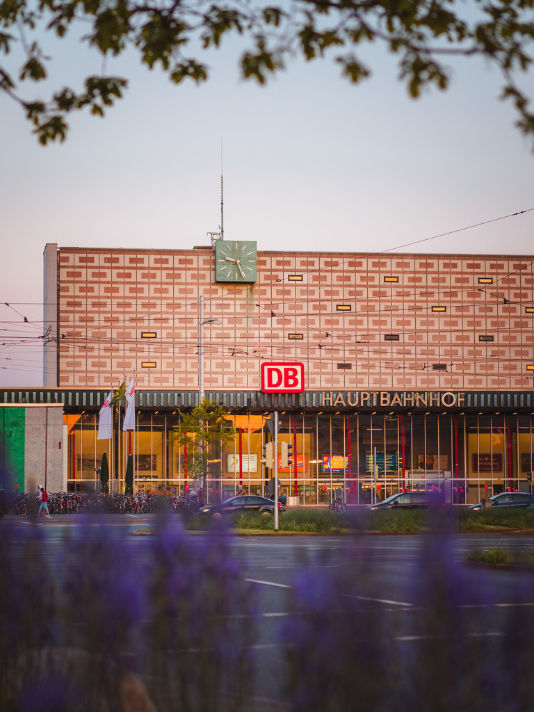 Bahnhofsquartier | Entdecke exklusive Fotokunst aus Braunschweig: Bildband, Leinwände, Postkarten, Kalender, digitale Downloads & Bildlizenzen. Jetzt im offiziellen Beautiful Braunschweig Shop! - Realisiert mit Pictrs.com
