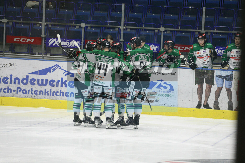 SC Riessersee - Höchstadt Alligators | Torjubel Alligators - Eishockey Oberliga Süd SC Riessersee - Höchstadt Alligators - © Sportfoto-Sale (MK) - Realisiert mit Pictrs.com