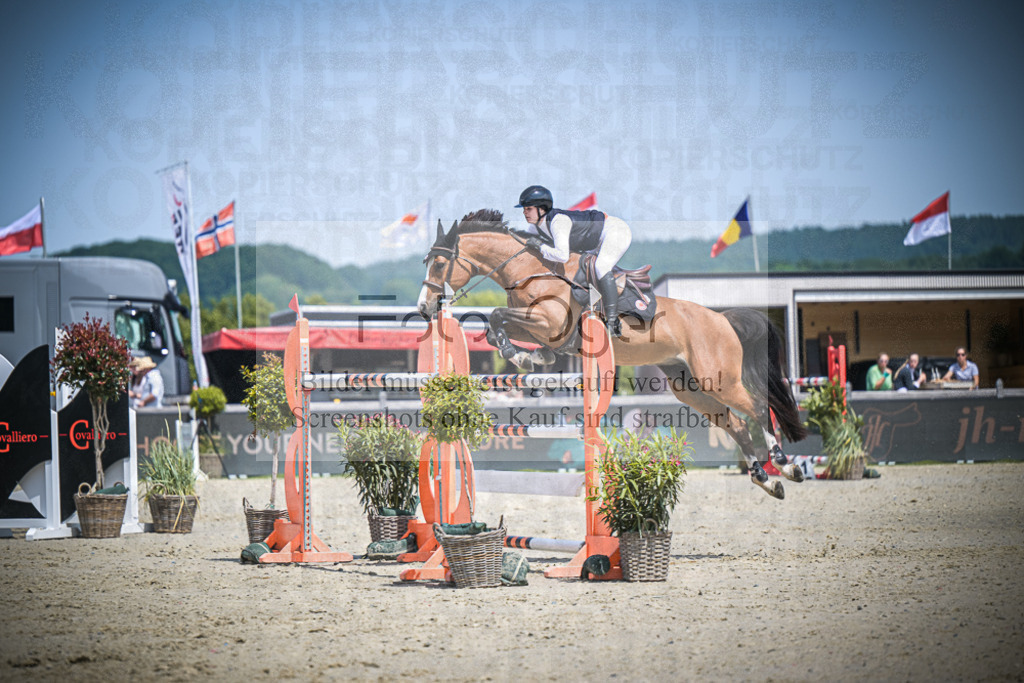 DOS_4050 | Entdecke hochwertige Reitturnierfotos von Foto Oger. Professionell, emotional und authentisch – jetzt Lieblingsmomente im Shop bestellen.Deutschlandweite Turnierfotografie. - Realisiert mit Pictrs.com