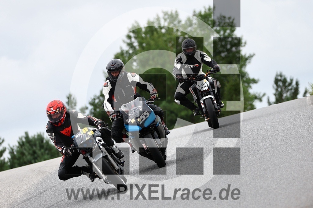 0055-20250726_00653 | Schöne Erinnerungen an spannende Momente - das festzuhalten ist unser Job. PIXELrace.de ist seit 2003 auf den Rennstrecken Europas unterwegs um die Action draußen beim Fahren und die wunderbare Stimmung imm Fahrerlager für euch einzufangen.