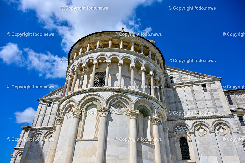 Italien_ Toscana_ Pisa_ 28.05.2024-23 | 28.05.2024, Italien, ITA, Toskana, Pisa im Bild Stadtansichten, Gebäude, Architektur, Touristen, Historisch, Souvenier, Turm, Dom, Piazza, schief


Pisa ist eine Stadt in Italien, gelegen in der Toskana am Arno. Wahrzeichen ist der als Schiefer Turm von Pisa bekannte Campanile des Doms auf der Piazza dei Miracoli im Norden des Stadtzentrums. 
Quelle: Wikipedia
