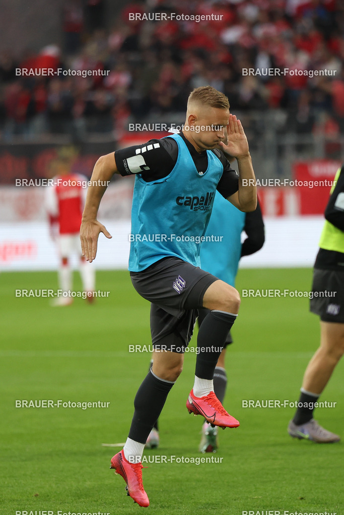 Rot-Weiss Essen - VFL Osnabrück | Essen, Deutschland, 17.09.2025 Kai Pröger (VFL Osnabrück) wärmt sich auf während des 3.Liga Spiels zwischen  Rot-Weiss Essen und VFL Osnabrück am 17.09.2025 im Stadion an der Hafenstraße in Essen. (Foto von Timo Bluhmki-Schmidt/Brauer Fotoagentur