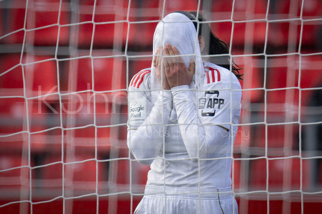 Frauen Fußball-Bundesliga; Bayer 04 Leverkusen - 1. FC Nürnberg, 31.01.2026 | Clara Fröhlich (1. FC Nürnberg, 5) trifft ins eigene Tor zum 2:0; Bayer 04 Leverkusen - 1. FC Nürnberg an Spieltag 16 der Google Pixel Frauen-Bundesliga am 31.01.2026 im Ulrich-Haberland-Stadion in Leverkusen (Nordrhein-Westfalen). DFL REGULATIONS PROHIBIT ANY USE OF PHOTOGRAPHS AS IMAGE SEQUENCES AND/OR QUASI-VIDEO.