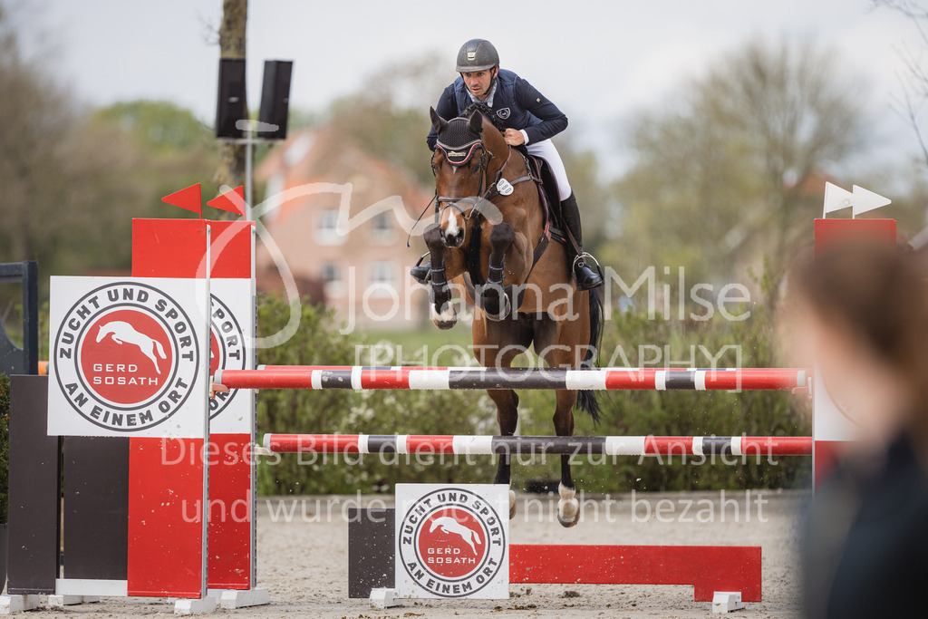 230426_HofSosath_M1-Spr-001 | Deine schönsten Turniermomente als professionelle Fotos! Entdecke hochwertige Pferdesport-Fotografie im Online-Shop. Jetzt Fotos finden & bestellen!