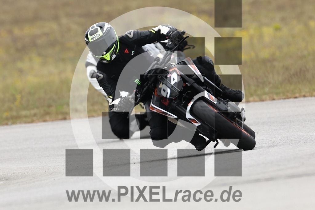 0094-20240504_00301 | Schöne Erinnerungen an spannende Momente - das festzuhalten ist unser Job. PIXELrace.de ist seit 2003 auf den Rennstrecken Europas unterwegs um die Action draußen beim Fahren und die wunderbare Stimmung imm Fahrerlager für euch einzufangen.