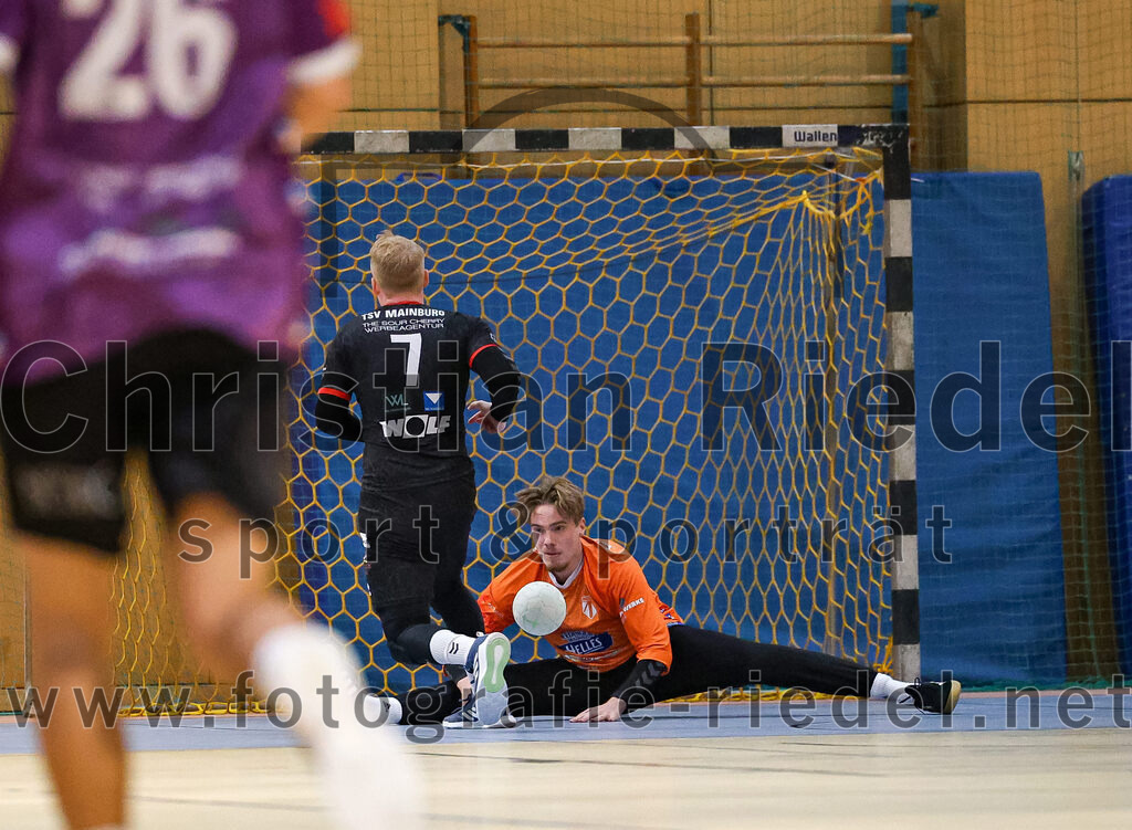 2024-09-21_064_SpVgg_Altenerding_gegen_TSV_1861_Mainburg | Erding, Deutschland, 21.09.2024:Handball, Bezirksoberliga Männer 2024 / 2025, 1. Spieltag, SpVgg Altenerding gegen TSV 1861 Mainburg, Endergebnis: 36:20Christoph Würfl (TSV 1861 Mainburg, #7), Torwart Jannik Fleps (SpVgg Altenerding, #33)Foto: Christian Riedel / fotografie-riedel.net