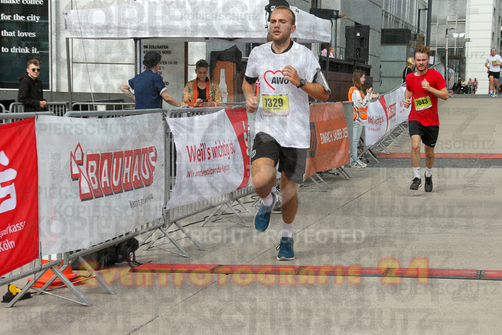 250920_1322_EX1_4190 | Sportfotografie im Rhein-Sieg Kreis, Köln, Bonn, NRW, Rheinland Pfalz, Hessen, etc. Unser Tätigkeitsfeld umfasst den Laufsport vom Volkslauf über den Marathon, Duathlon, Triathon bis zum Ultralauf wie Kölnpfad Ultra oder Schindertrail.