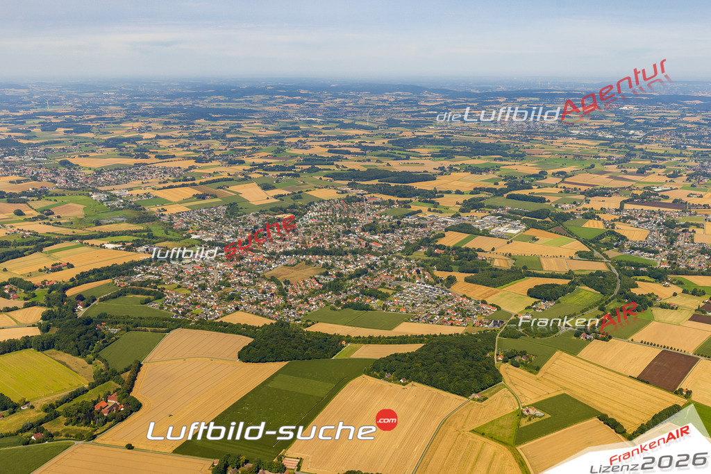 Neue Luftbildaufnahme der Stadt Enger - Das Luftbild wurde 2025 vom UL-Flugzeug heraus erstellt ( keine Drohnenaufnahme ) - Hochauflösende Luftaufnahme - für Wandbilder und großformatige Ausdrucke geeignet. Das besondere Geschenk!Hier alle&nbsp;Infos zur Lizenzierung der LuftaufnahmeWir fliegen auch dieses Jahr wieder in Ihre Region um Luftbilder zu erstellen.- Luftbild anfragen