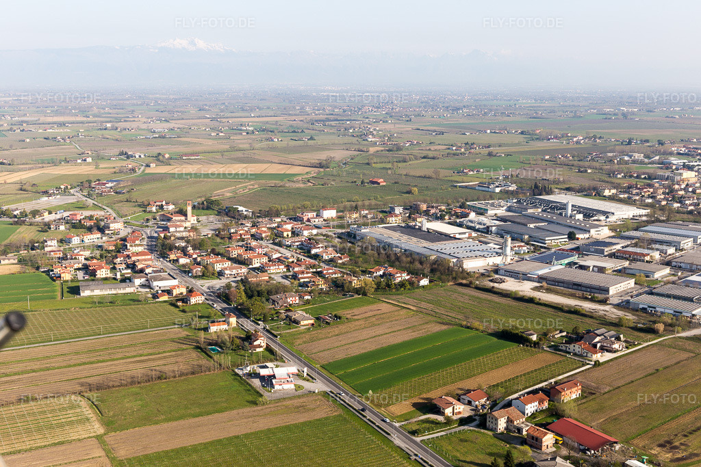 Luftbild: Ortsansicht in Pramaggiore Blessaglia im Bundesland Venetien in Italien. Foto: IMG_105729.jpg vom 08.04.2018 durch Werner Riehm/FLY-FOTO.de