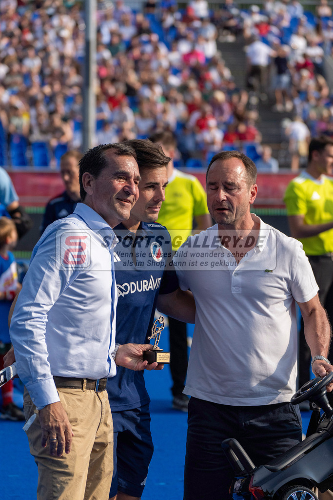Final4_20250531-1734-HK108085 | Krefeld, Deutschland, 31.05.2025:  Feldhockey Final4 2025 – „Deutsche Feldhockey-Meisterschaften 2025“ im Gerd-Wellen-Hockeyanlage am 31.05.2025 in Krefeld, Deutschland. (Foto von Kramhöller/Fehrmann/Kaste)Krefeld, Germany, 31.05.2025: Feldhockey Final4 2025 – „Deutsche Feldhockey-Meisterschaften 2025“ in Gerd-Wellen-Hockeyanlage at 31.05.2025 in Krefeld, Deutschland. (Foto from Kramhöller/Fehrmann/Kaste)