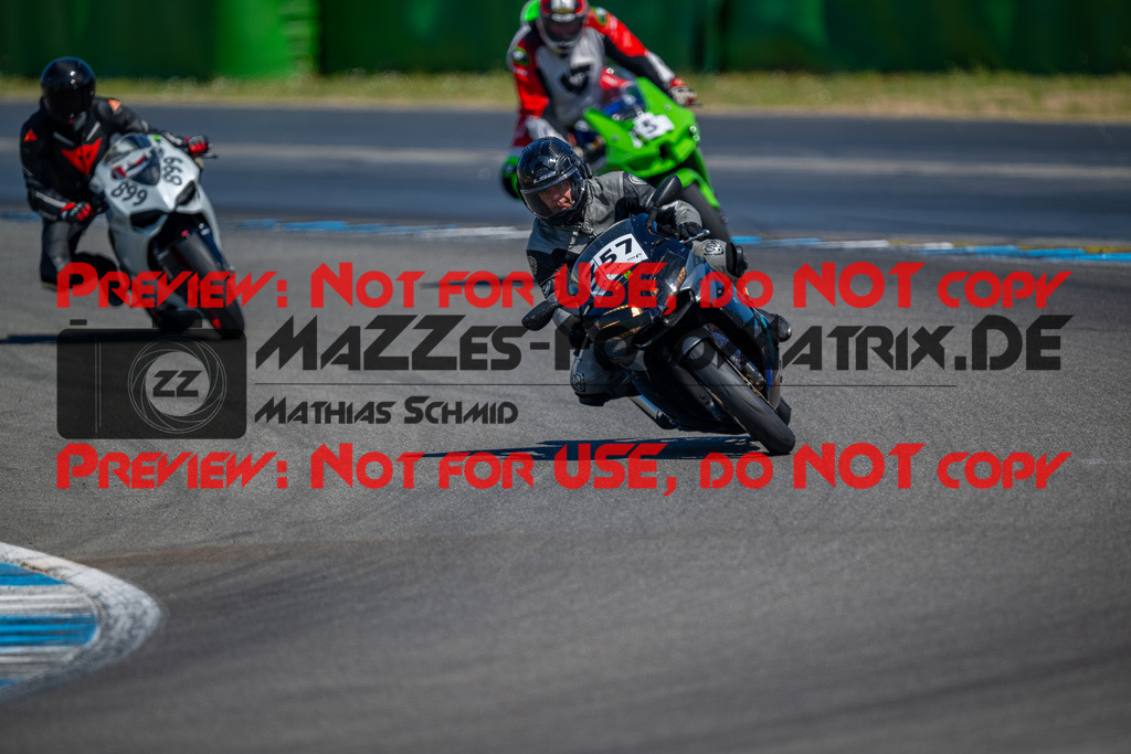 MaZZes-Fotomatrix-20260523-122856 | GRUEN