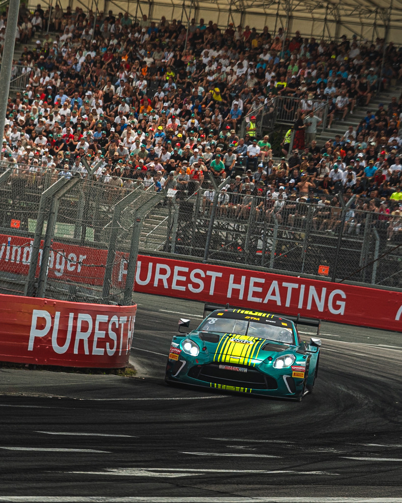 TXO06071 | Exklusive Motorsport-Fotografie aus Leipzig von TXO Media – für Rennfahrer, Teams & Sponsoren. Sausemuth liefert starke Bilder, die Emotion zeigen. Jetzt buchen & glänzen! - Realisiert mit Pictrs.com