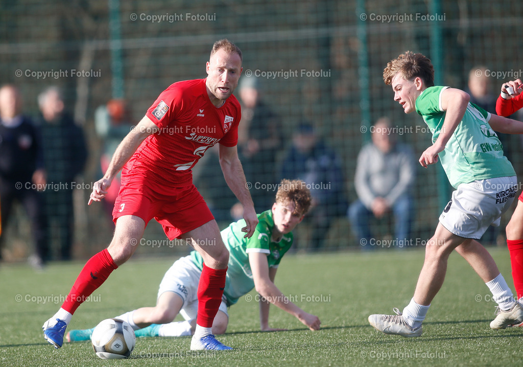 A_LUI_02032024_18 | SPORT,FUSSBALL LT1 OOE LIGA ASKOE OEDT-SV HAIDLMAIR GRUEN WEISS MICHELDORF 02.03.2024 IM BILD: MATE VUJIC (OEDT) UND FELIX GERTSMAYER (MICHELDORF) FOTO:FOTOLUI