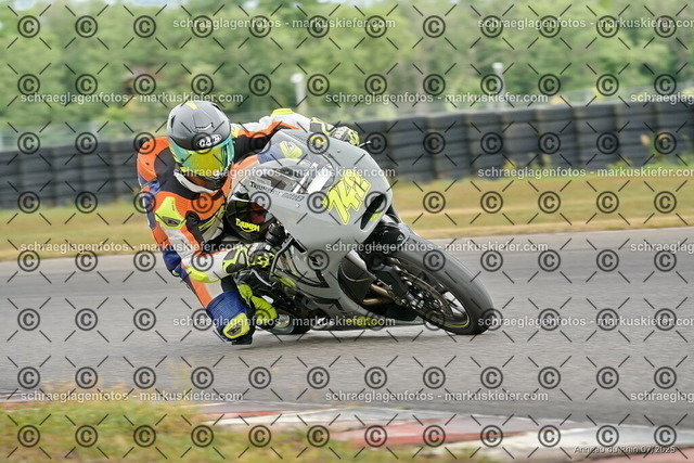 25bt05-0901 | markuskiefer.com - Realisiert mit Pictrs.com