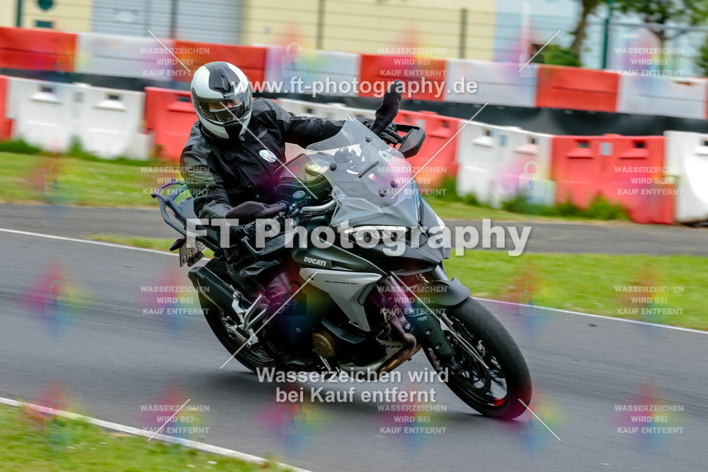MotoTeamVBK-20574 | Hier findet Ihr Bilder von Touristenfahrten auf der Nürburgring Nordschleife oder von anderen Veranstaltungen die ich besucht habe. Viel Spass beim Durch Schauen 