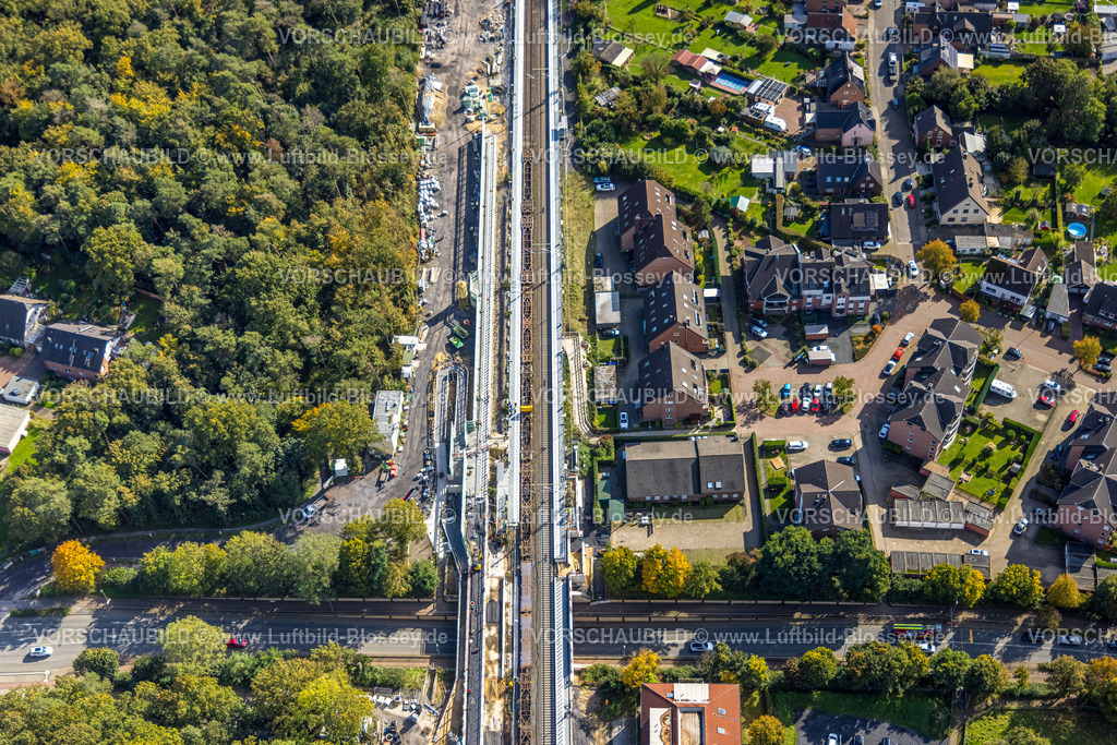 Voerde241009336 | Luftbild, Hbf Bahnhof Voerde, Baustelle Brücke Steinstraße, Ausbau der Betuweroute und Betuwe-Linie Eisenbahnstrecke, Baustelle mit Schallschutzwand, Voerde, Ruhrgebiet, Niederrhein, Nordrhein-Westfalen, Deutschland