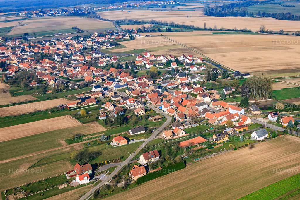 Vue aérienne: Vue de la ville depuis le sud-est à Eschbach dans le département Bas Rhin, France – .Photo: IMG_62798.jpg prise le 09/03/2014 par Werner Riehm/FLY-FOTO.eu – Résolution de l'original: 4752 x 3168 px
