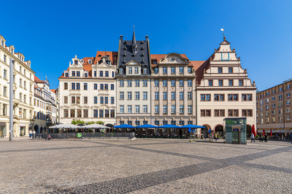 Blick über den Markt auf die Nordseite mit dem Gebäude Alte Waage in der Stadt Leipzig | Blick über den Markt auf die Nordseite mit dem Gebäude Alte Waage in der Stadt Leipzig.
