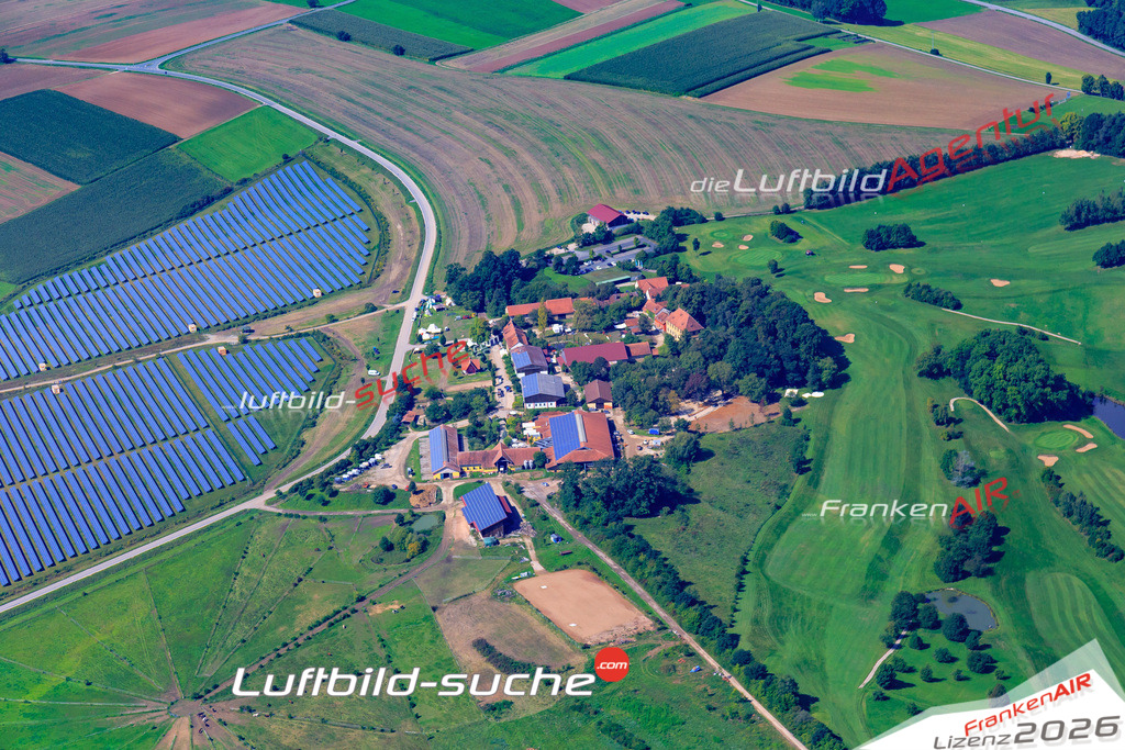 Die Luftaufnahme Golf-leimershof - Breitenguessbach wurde 2017 mittels Flugzeug (keine Drohne) erstellt. Perfekte Schärfe und Druck- Auflösung- Garantiert!