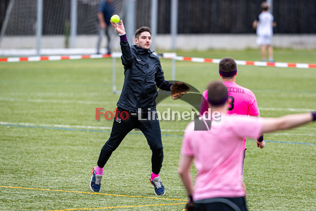 Stadtmeisterschaft Baseball Penzberg | Stadtmeisterschaft Baseball Penzberg, Stadtmeisterschaft Baseball Penzberg, 20240615,Wurf,2024-06-15 in Penzberg (Nonnenwaldstadion)Copyright: WolfgangxLindner www.foto-lindner.de