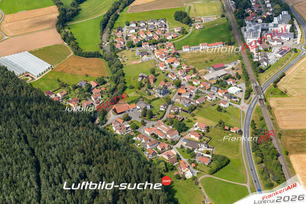 Die Luftaufnahme Gundelsdorf - Kronach wurde 2021 mittels Flugzeug (keine Drohne) erstellt. Hohe Auflösung -für große Poster und Wandbilder geeignet!