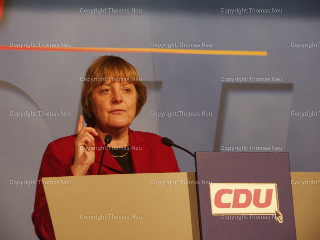 ANGELA_MERKEL_HP0103__23_ | 2003 besuchte Angela Merkel als CDU-Vorsitzende Heppenheim. Bei einem öffentlichen Auftritt sprach sie vor Bürgern und Parteimitgliedern zur politischen Lage.